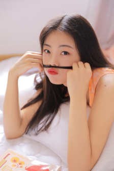 两个小婕子和我做愛HD